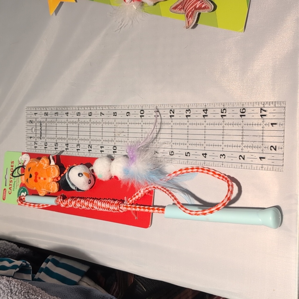 Petstages Christmas Cat Toys Teaser Wand & Catnip Felt Toys - Picture 4 of 5